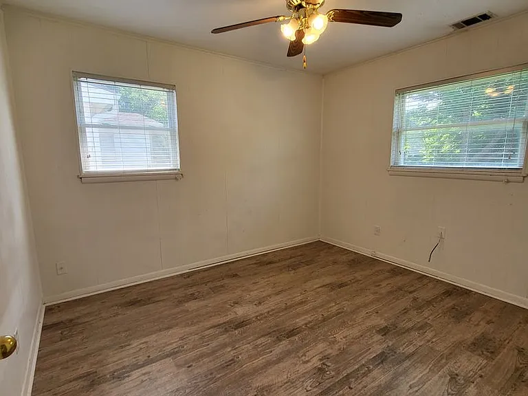 1506 Dakota St — Photo 9
