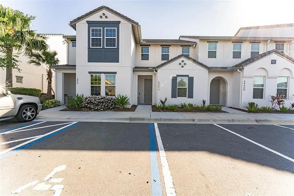 3 bed, 2.5 bath, 1771 sqft, $2,300 — Photo 1