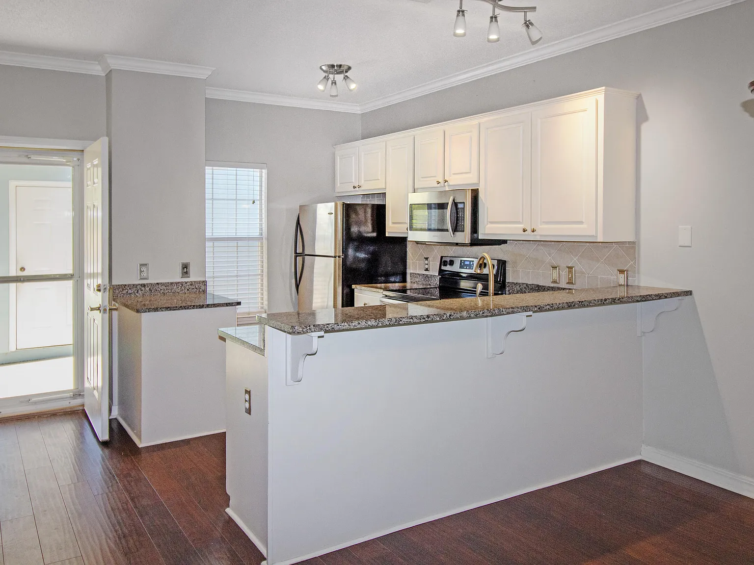 2 bed, 2.5 bath, 1166 sqft, $1,950 — Photo 3