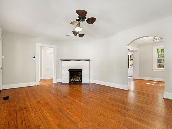 4th image of 309 W Carver St