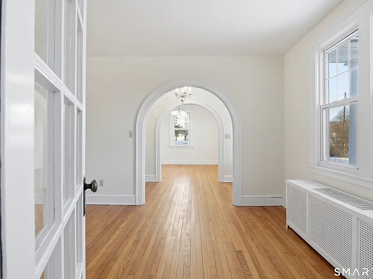 815 E Main St — Photo 11
