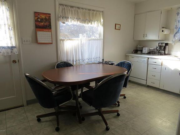 3rd image of 4712 Carol Dr