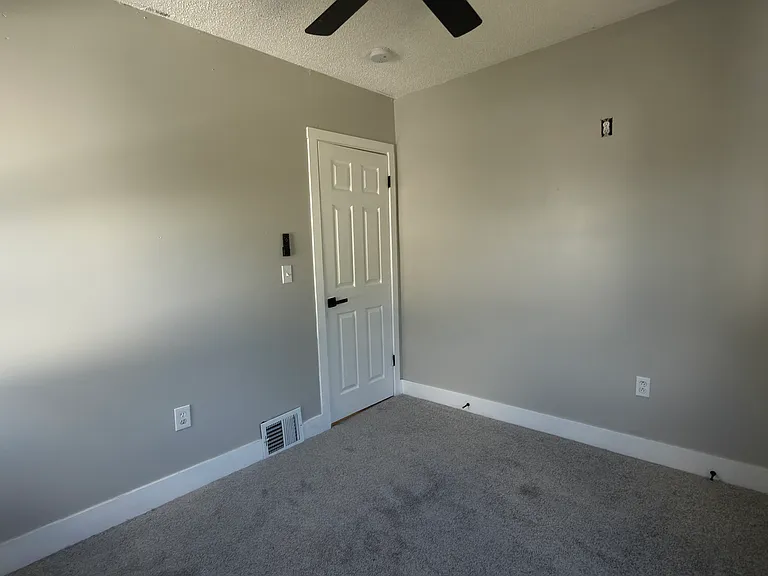 3704 E 35th St — Photo 17