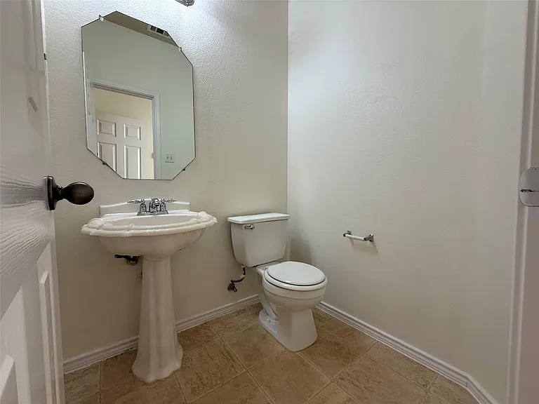 104 Lava Bed Dr — Photo 8