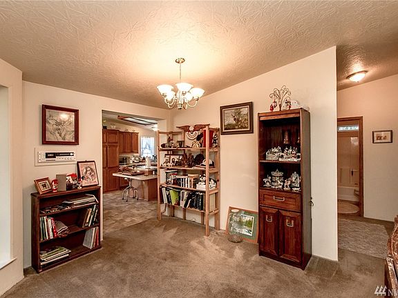 4th image of 2301 Lake Dr SW