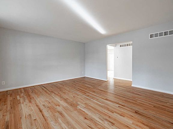 3rd image of 7434 Wagon Wheel Ln