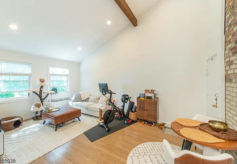 378 Claremont Ave #8 — Photo 2