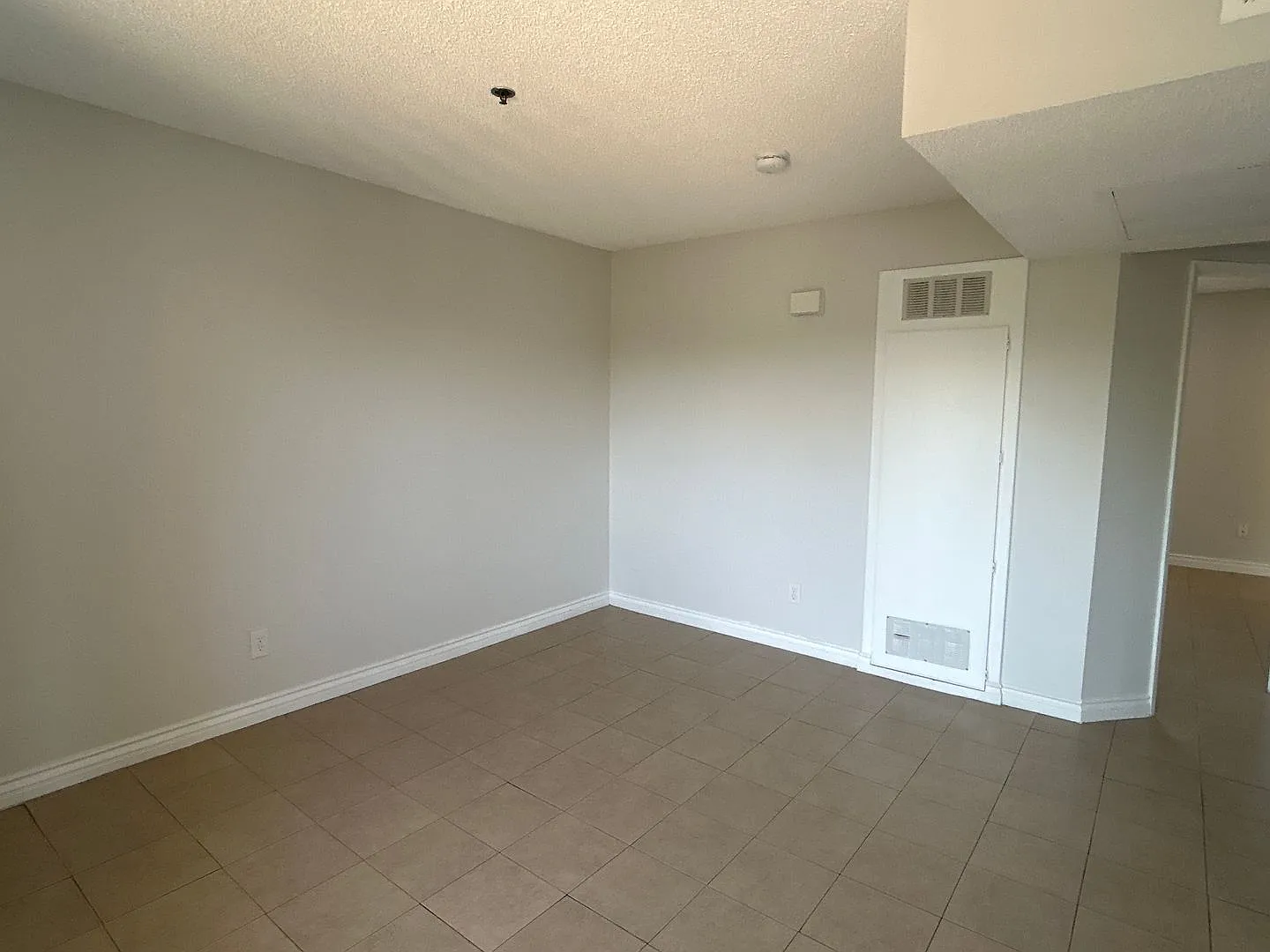 223 N. Avenue 55 — Photo 2