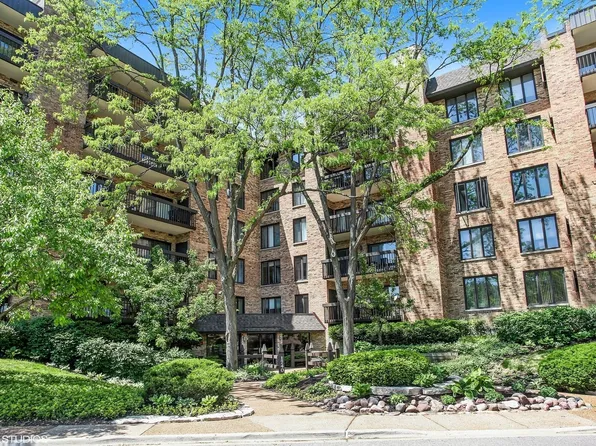 1740 Mission Hills Rd APT 304, Northbrook, IL 60062
