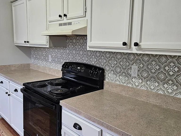 1242 Colonial Dr — Photo 6