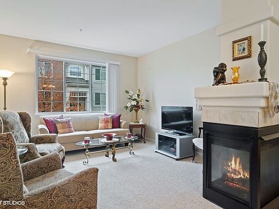 3rd image of 737 Hanbury Dr