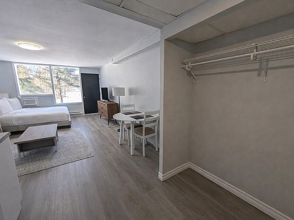 4th image of 37 Skydeck Rd