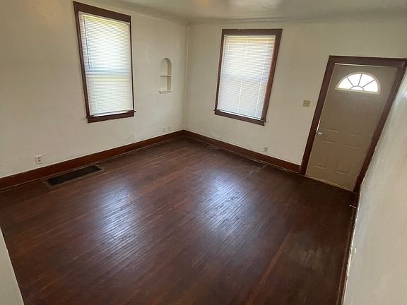 5th image of 404 S 1st St