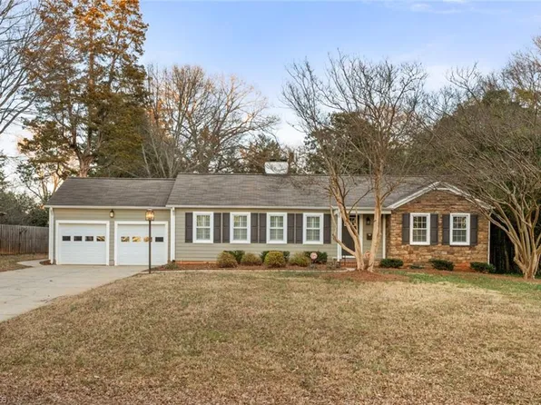 1217 Ashburton Ln, Winston Salem, NC 27106
