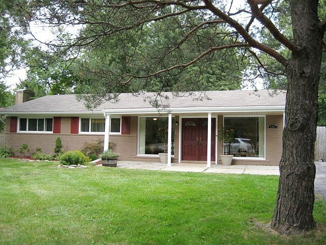 1st image of 2454 Ivanhoe Dr