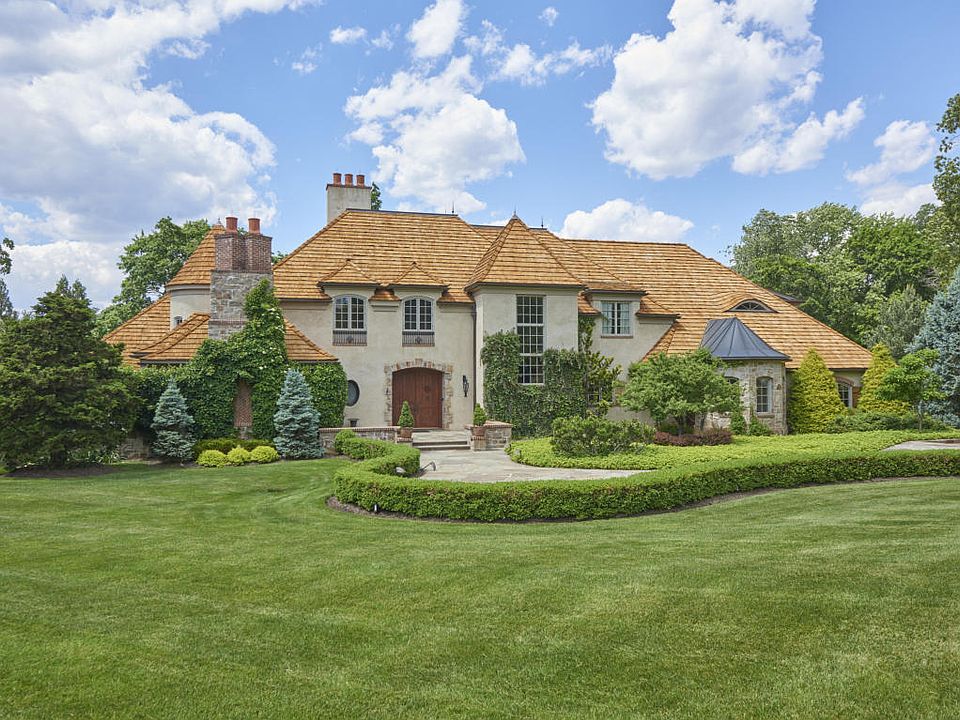 1st image of 8 Auldwood Ln