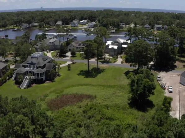 2611 Mariners Way, Southport, NC 28461