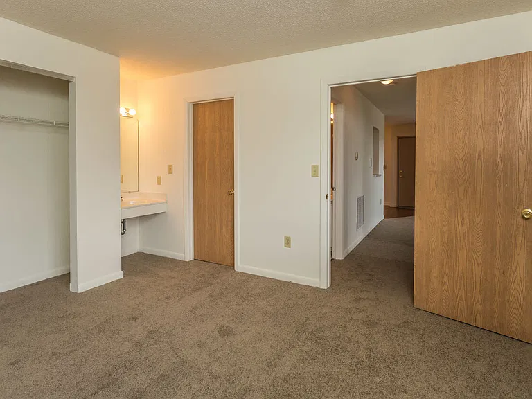 Oak Wood Apartments — Photo 7
