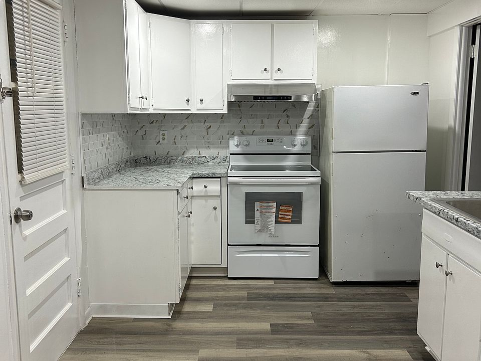 1st image of 24 Twin Brook Dr