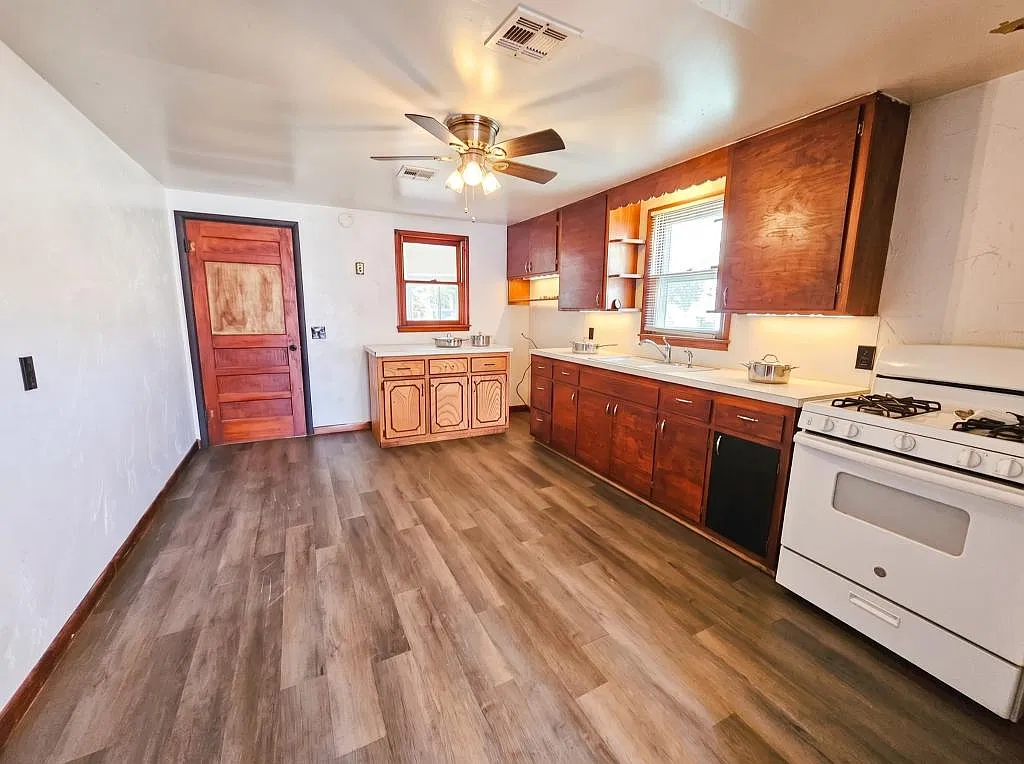 405 S. Maple Street — Photo 4