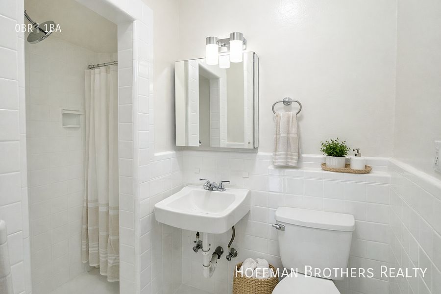 2nd image of 654 S Dunsmuir Ave APT 203