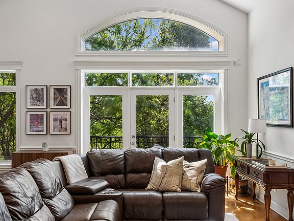 5th image of 1224 W Hubbard St #3