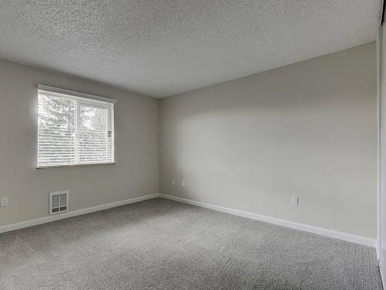 10710 Evergreen Way — Photo 8