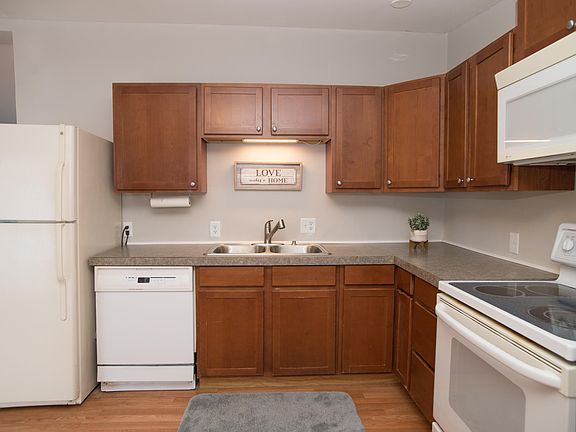 5th image of 2521 Lake Dr