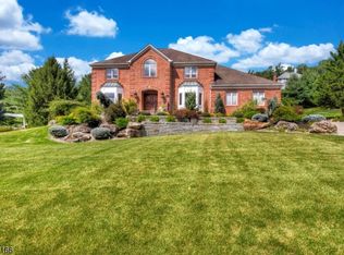 32 Mark Twain Dr, Morristown, NJ 07960