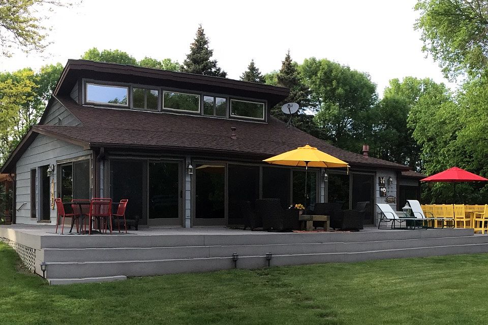 Huge deck with sunken hot tu