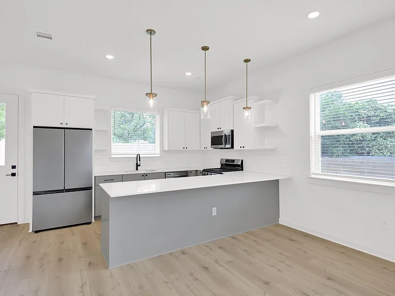 7208 Providence Ave #3A — Photo 9