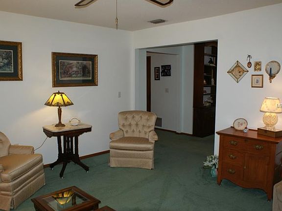 5th image of 1005 Crescent Pkwy