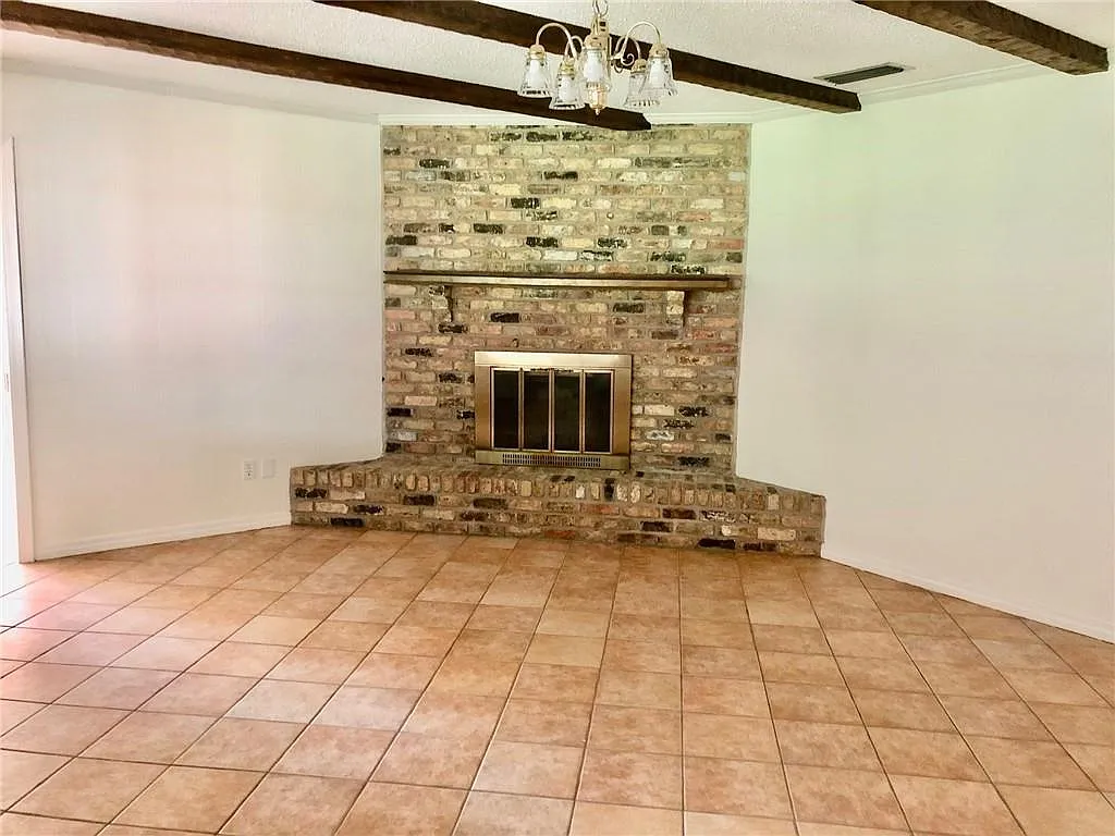 4 bed, 2.0 bath, 2075 sqft, $1,500 — Photo 4
