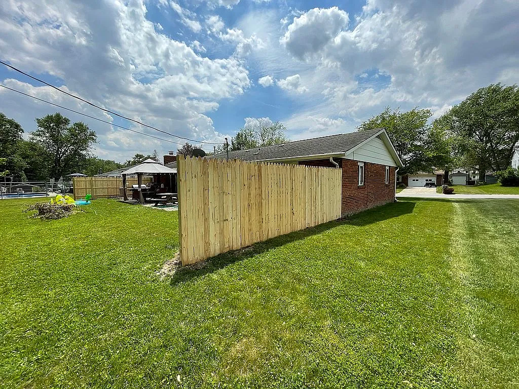 1429 W Shore Dr photo 1