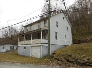 650 Pike Run Dr, Daisytown, PA 15427