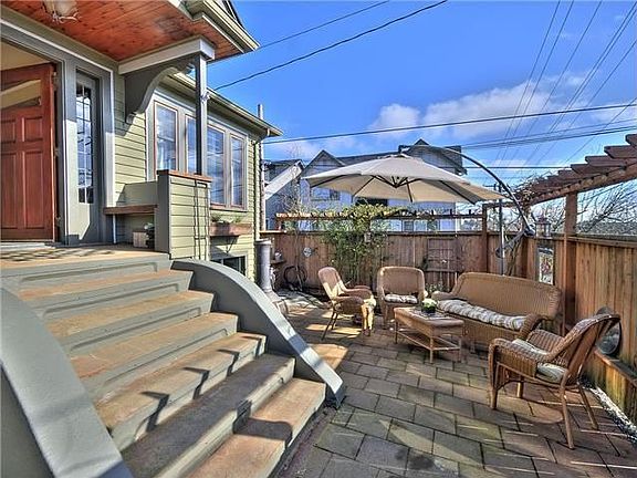 Gracious Outdoor Living Space!