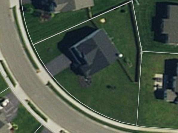 1st image of 320 Fox Glen Dr E