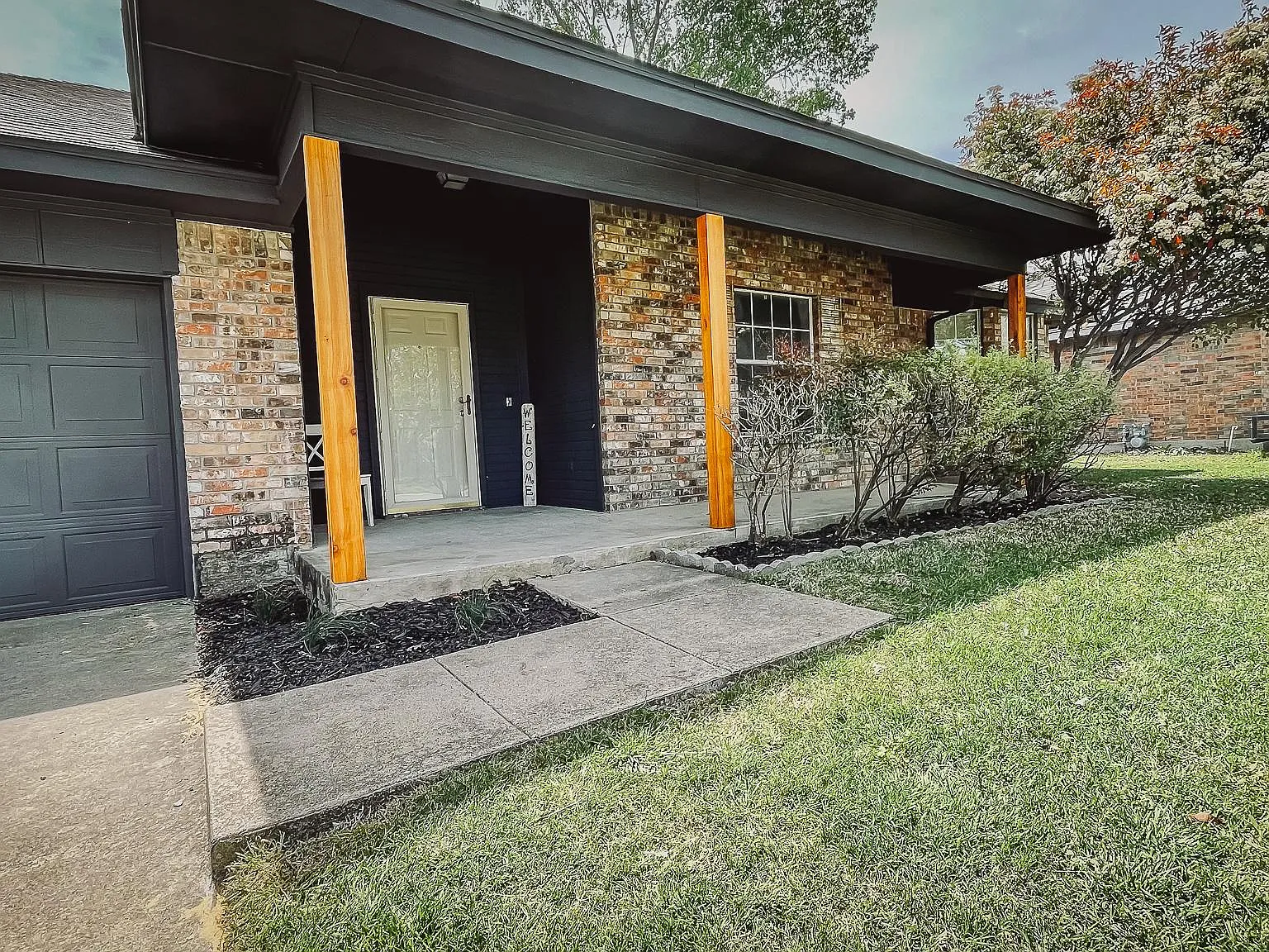306 Myrtle Ave — Photo 2