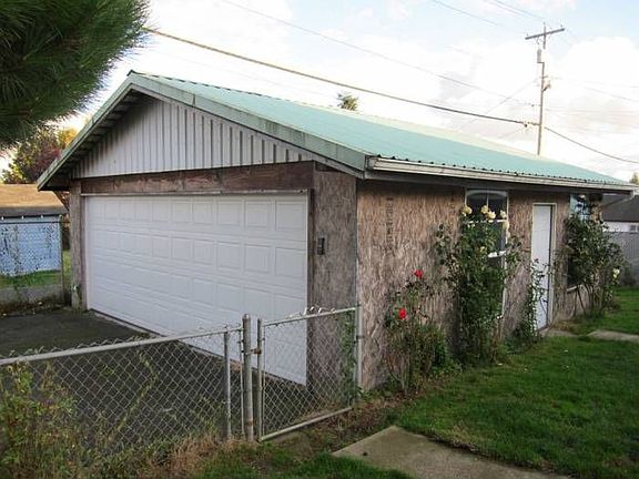 Detached Garage