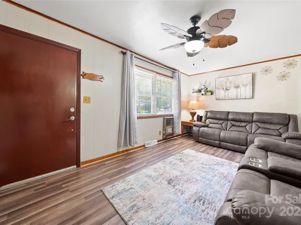 515 Pattie Ann Dr, Gastonia, NC 28052