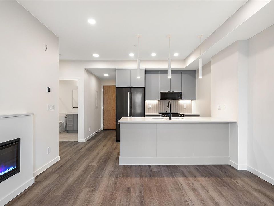 1st image of 1102 Esquimalt Rd #302