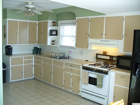 Home for Sale in Quincy, IL $89,900