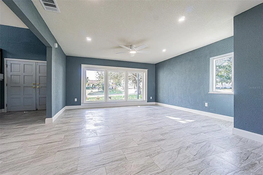 4 bed, 3.0 bath, 2700 sqft, $3,295 — Photo 3