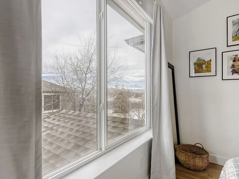 Both bedrooms have mountain and golf course view