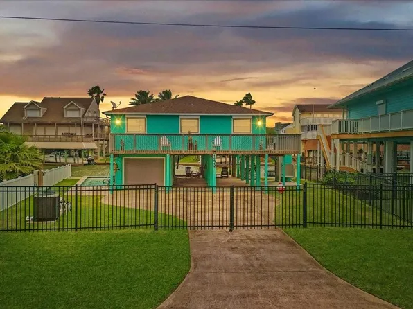 1222 Oahu Dr, Tiki Island, TX 77554