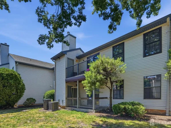 1901 Woodbridge Commons Way, Iselin, NJ 08830