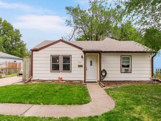 812 S Troost St, Olathe, KS 66061