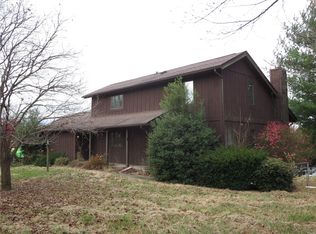 960 Sneed Rd, Carbondale, IL 62902