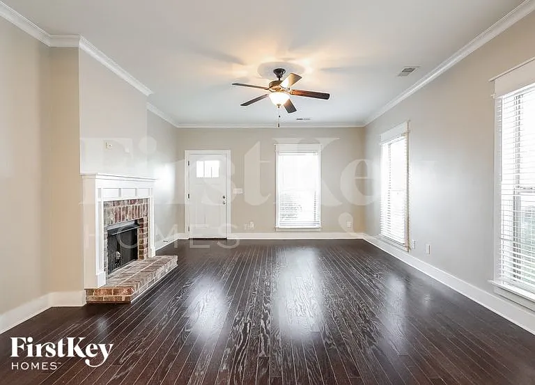 4881 Mountain Gap Dr — Photo 2
