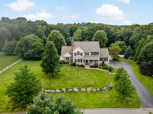 2 Round Farm Rd, Rehoboth, MA 02769